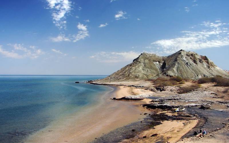 آشنایی با بهترین و محبوب ترین ساحل های قشم برای شنا و تفریحات آبی